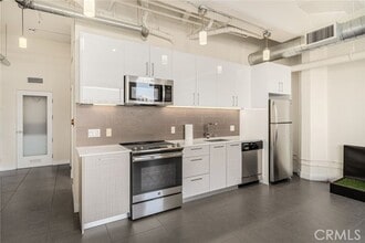 Building Photo - 939 S Broadway