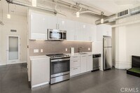 Building Photo - 939 S Broadway