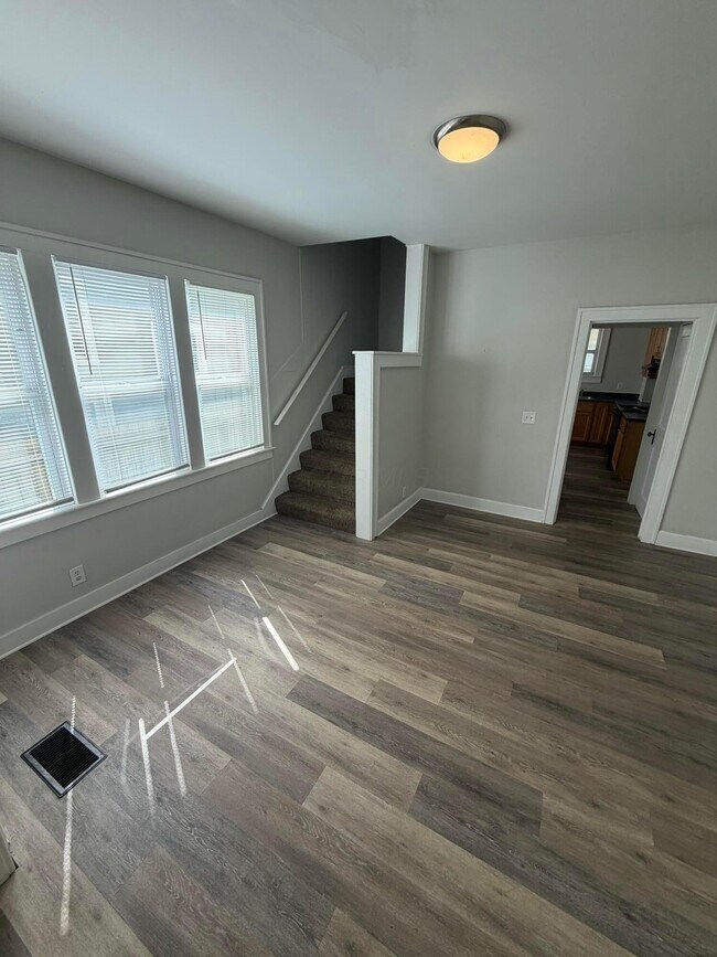 Building Photo - 377 E Hinman Ave