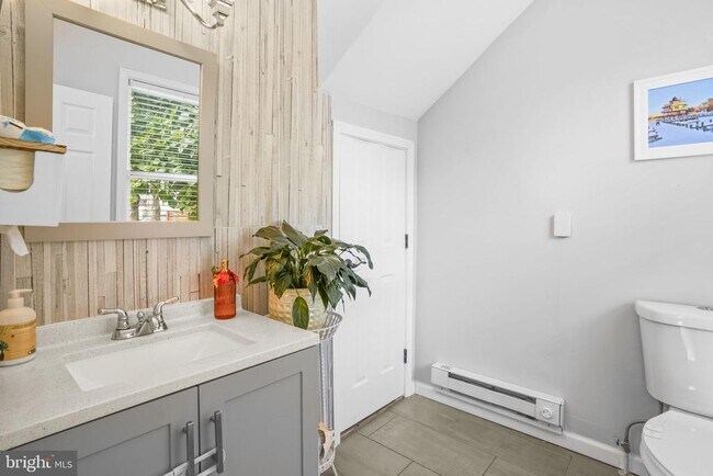 Building Photo - 6032 Melbourne Ave