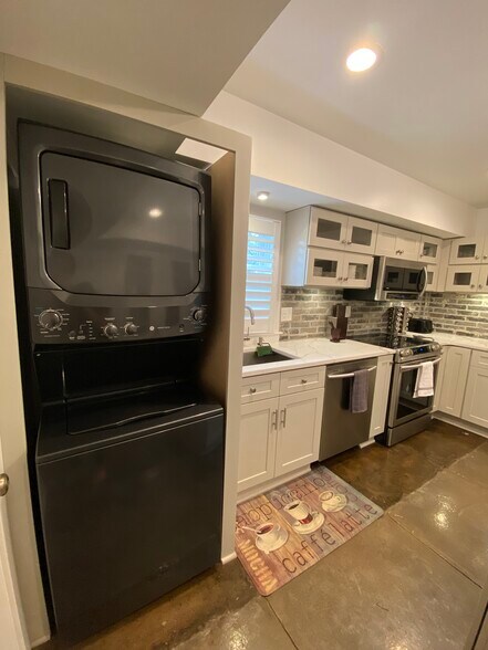 Building Photo - 854 Moreland Ave SE