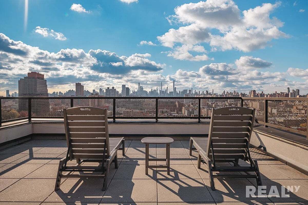 Building Photo - 60 W 125th St