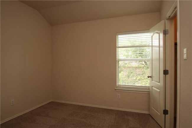 Building Photo - 1528 Haynie Bend
