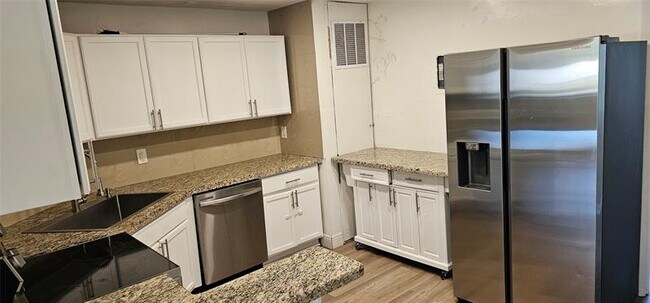 Building Photo - 2175 NE 56th St