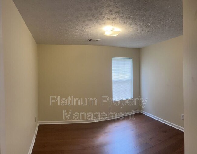 Building Photo - 1022 Windsor Dr