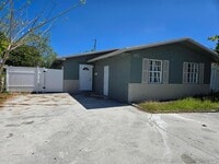 Building Photo - 815 Silver Beach Rd