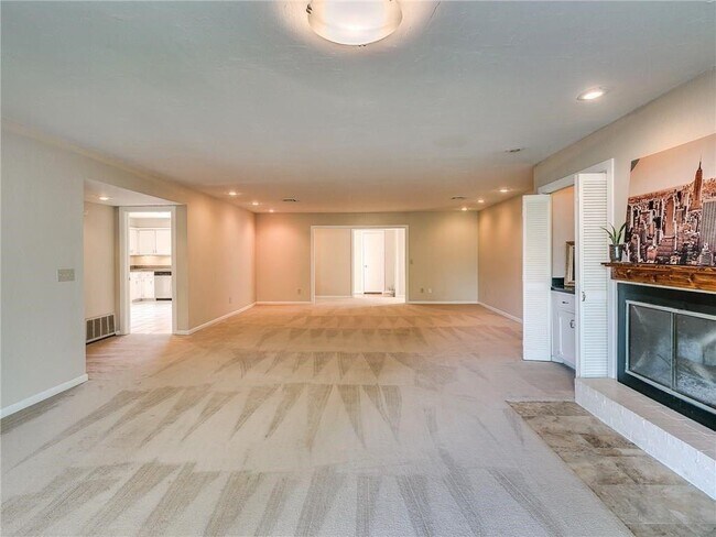 Building Photo - 1533 Glenbrook Dr