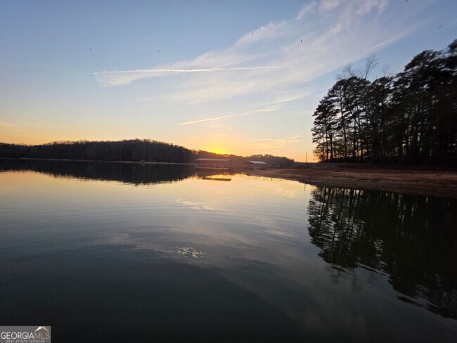 Building Photo - 2832 N Holcomb Dr