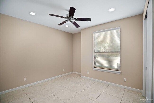 Building Photo - 1405 Ozark Ave