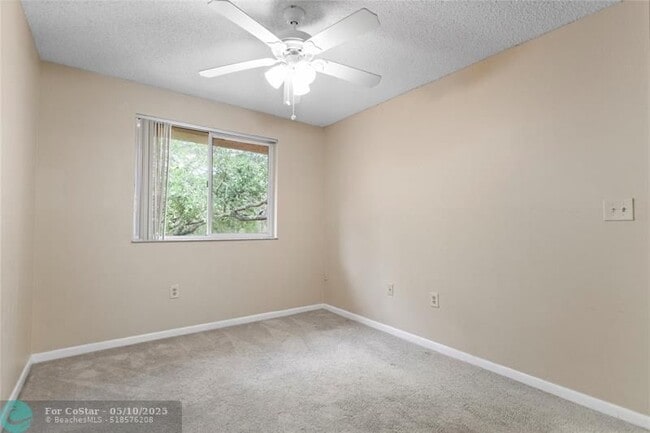 Building Photo - 640 N University Dr