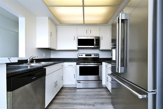 Building Photo - 12830 Burbank Blvd