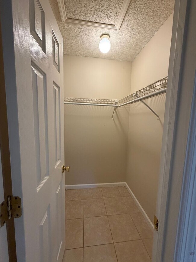 Building Photo - 412/414 Admirals Walk Dr