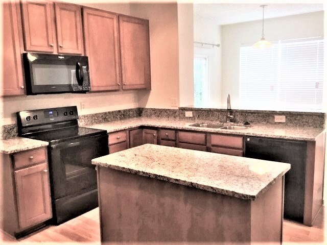 Building Photo - 1085 McCoy Dr
