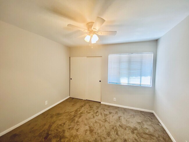 Building Photo - Gorgeous 3 Bedroom 3 Bathroom Townhome in Mission Trails!!