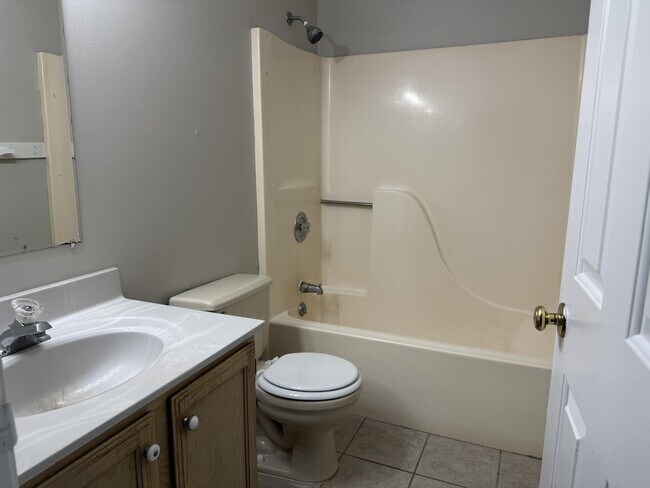 Building Photo - 2105 Live Oak Ln
