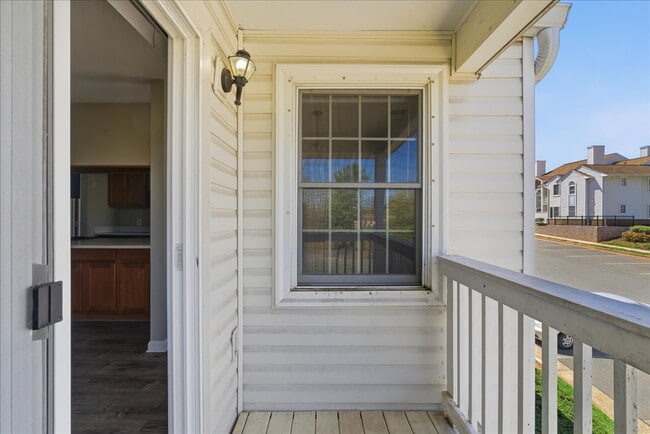 Building Photo - "Charming 2-Bed Oasis: Cozy 780 Sq Ft Retreat in Sterling, VA!"