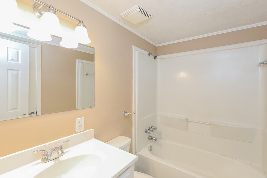Building Photo - 11010 Highridge Ct