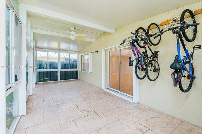 Building Photo - 305 S Ketch Dr