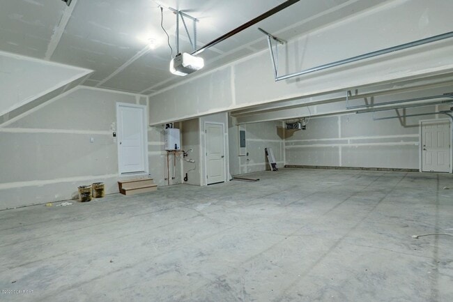Building Photo - Live in luxury and style in this new, modern 4 bedroom home with upgraded everything, mountain vi...