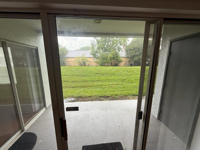 Building Photo - 13941 Fairway Island Dr