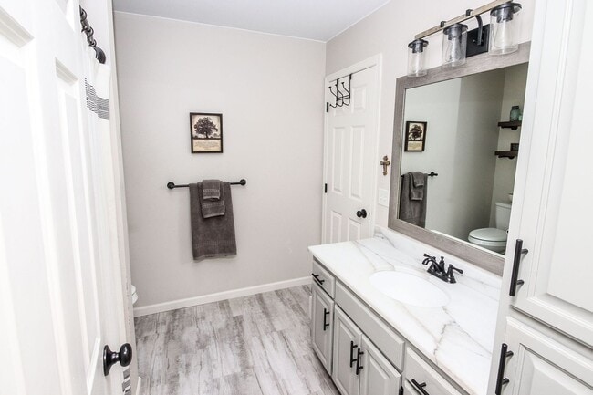 Building Photo - Beautiful newly remodeled home in quiet Sa...