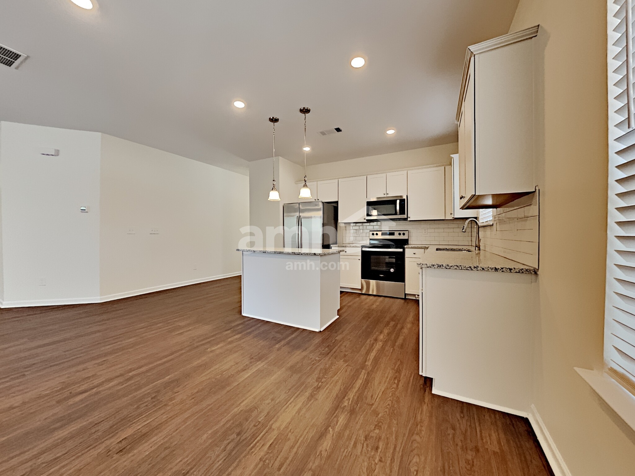 Building Photo - 330 Camp dr