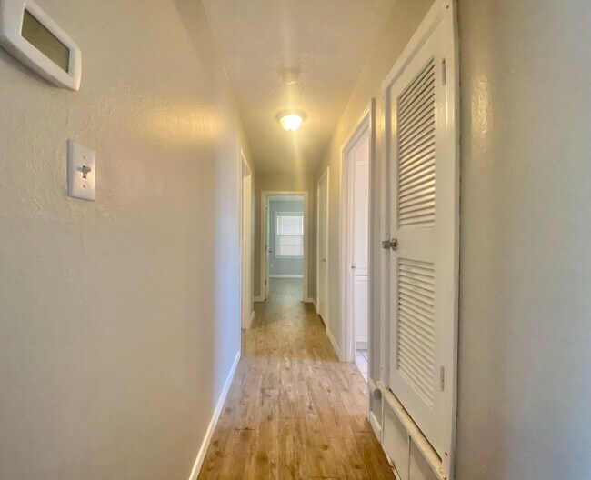 Building Photo - NOW AVAILABLE - Great 3 bedroom 2 bath nea...