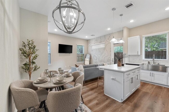 Building Photo - 5620 Madison St