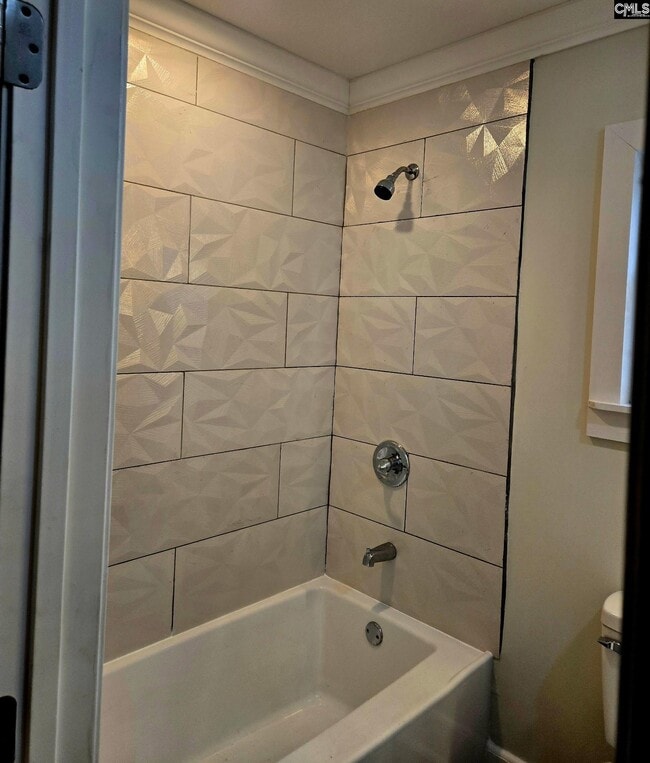 Building Photo - 641 Brooks Ave