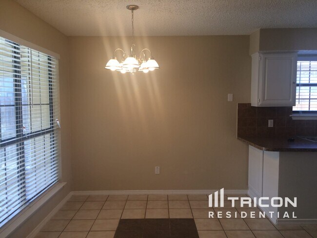 Building Photo - 708 Leedsfield Ct