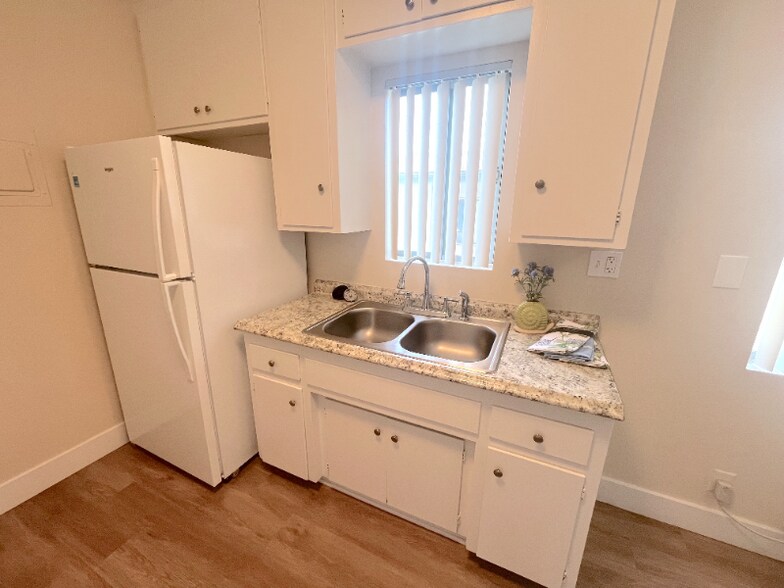 Building Photo - 638 Silverwood Ave