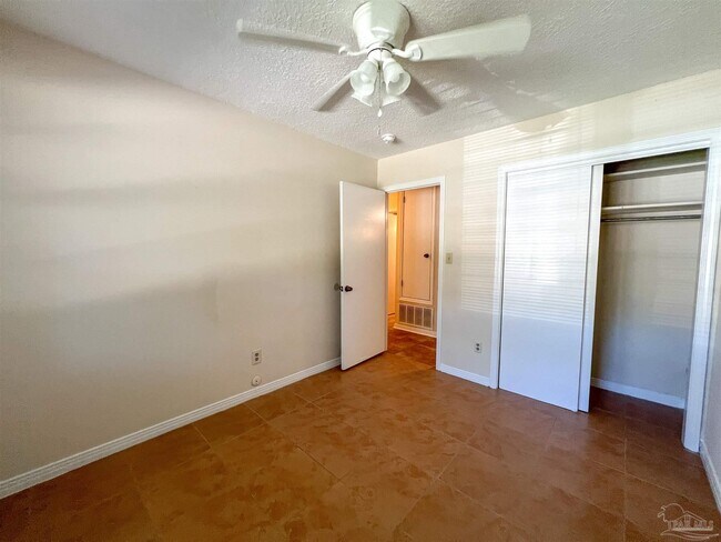 Building Photo - 5891 Avondale Rd