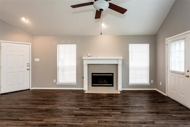 Building Photo - 923 Golden Grove Dr