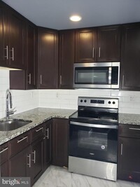 Building Photo - 5329 Woodland Ave
