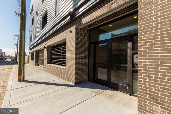 Building Photo - 525 N 41st St