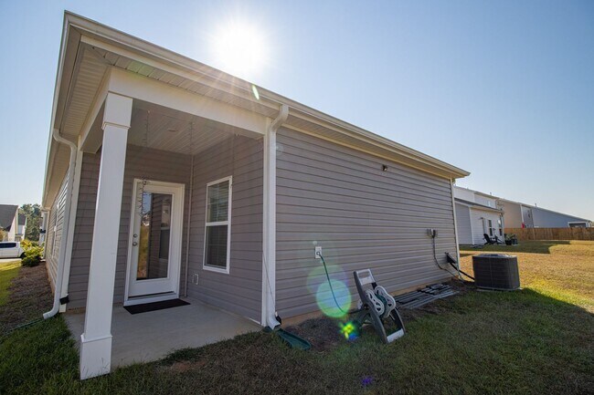 Building Photo - 410 Middlebury Ln