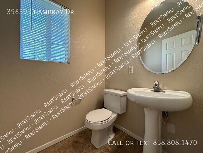 Building Photo - 39659 Chambray Dr