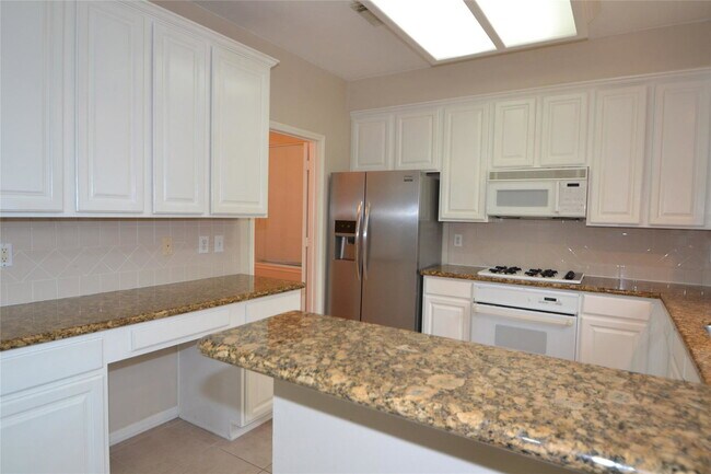 Building Photo - Amesbury Lane, Sugar Land, TX 77478 - 4 BR 2.5 BA single-family home