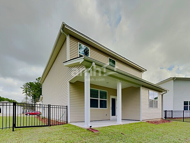 Building Photo - 605 W Lionel Rd