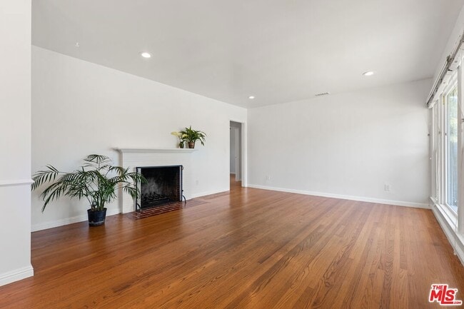 Building Photo - 7601 Dunfield Ave