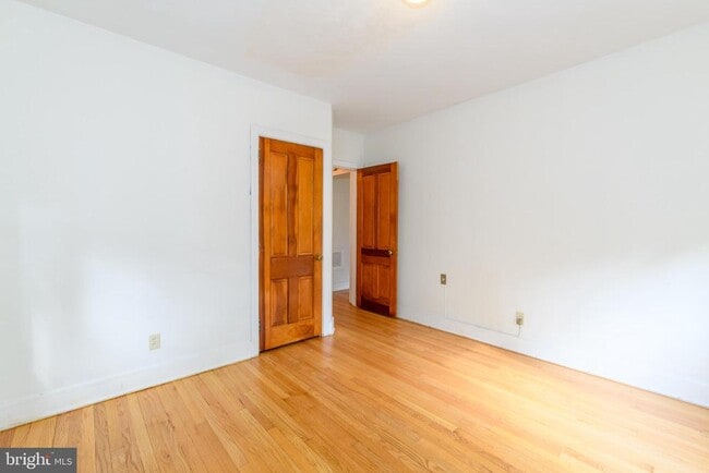 Building Photo - 3205 Cambridge Cir