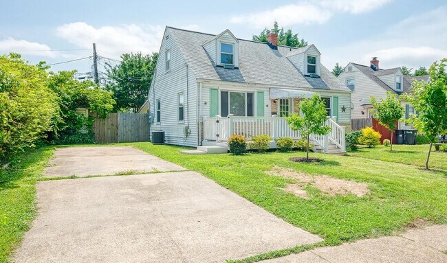 Building Photo - Spacious 4BR Family Home on Court Way | 1,875 Sq Ft | $2,593/mo