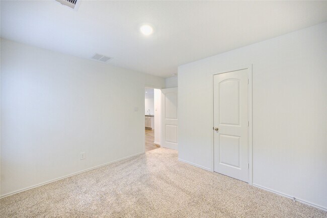 Building Photo - 5618 Redstone Gardens Dr
