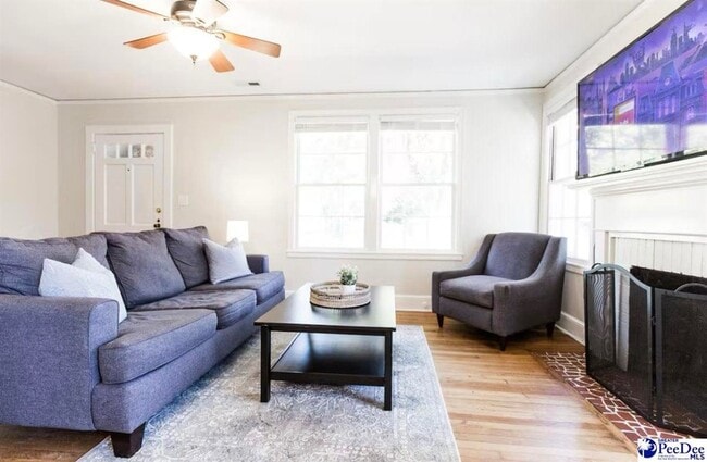 Building Photo - 1406 W King Ave