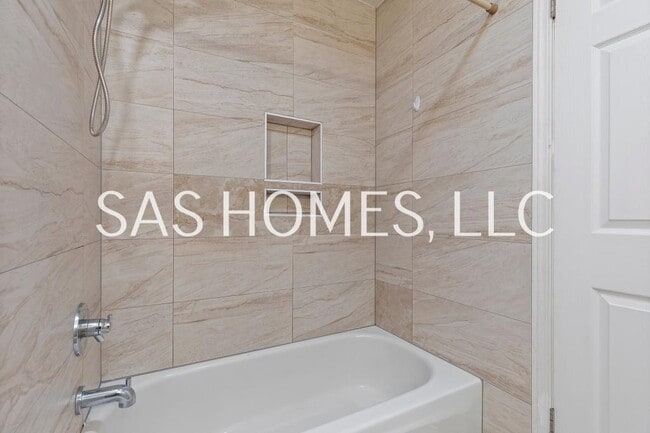 Building Photo - 11200 SW 83rd Ave