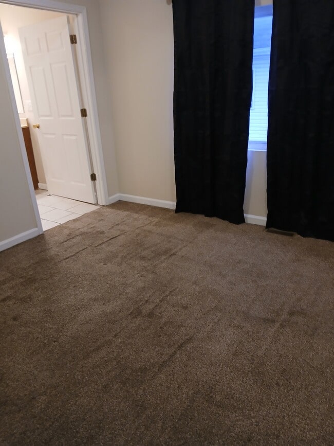 Building Photo - 709 S Poplar St