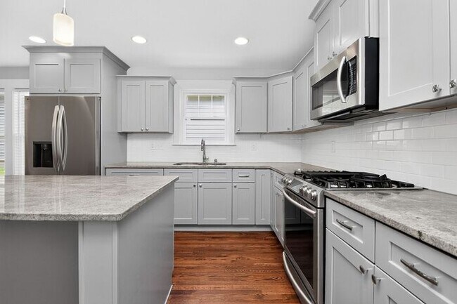 Building Photo - Charming 3BD/2BA Bungalow in Druid Hills!