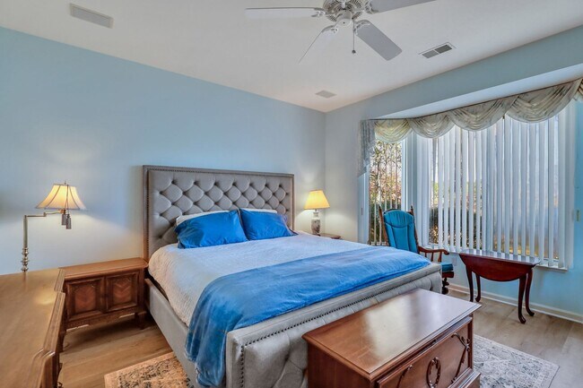 Building Photo - Charming 2 Bed, 2 Bath Rental with Lagoon Views in Sun City!