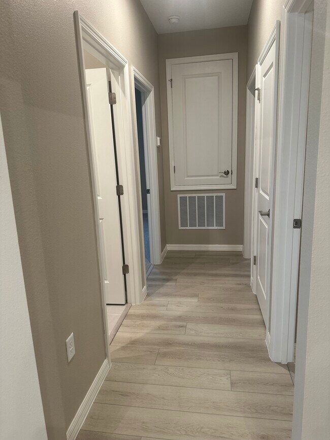 Building Photo - 1300 Plumbago Ct