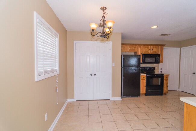 Building Photo - 3 Bedroom, 2 Bath Home in Valley View with Privacy Fenced in Backyard! June move in!!